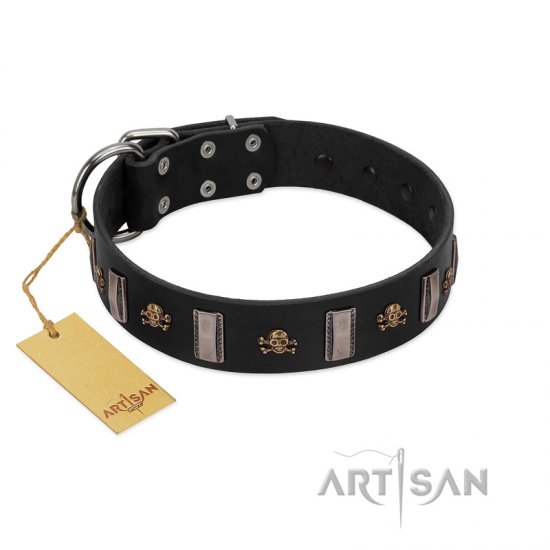 "Pirates' Symbol" Fashionable FDT Artisan Black Leather Dog Collar with Silver-Like Plates and Gold-Like Skulls